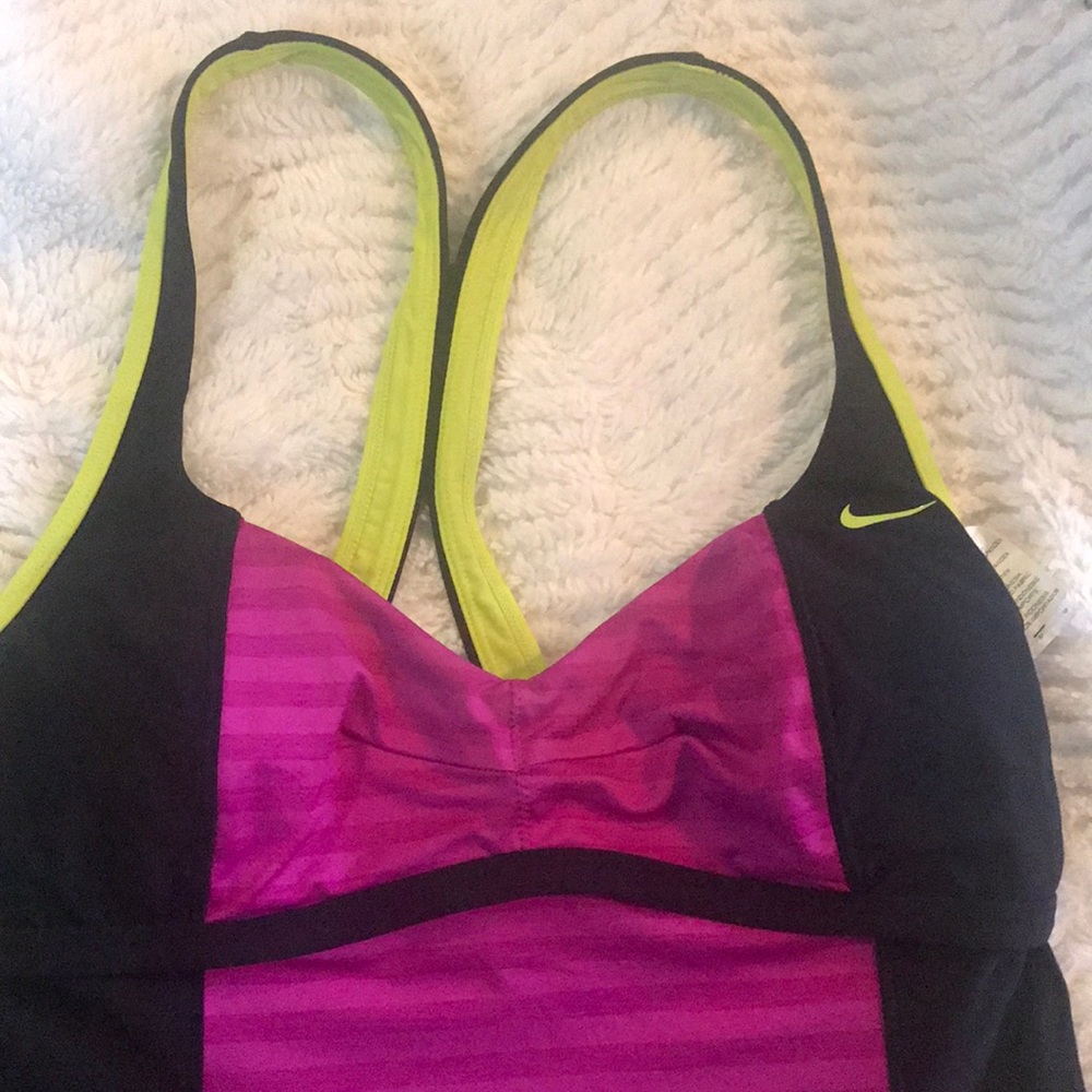 Nike - Picture 2 of 4